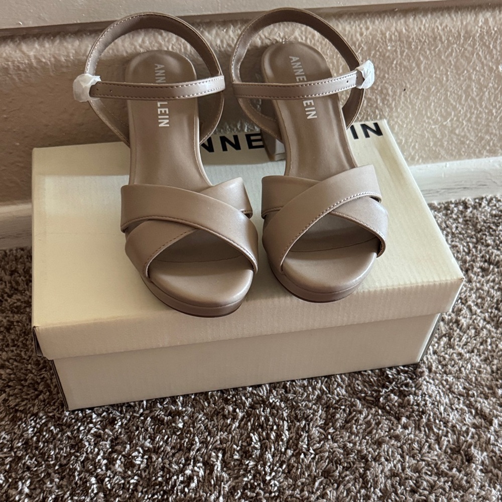 Anne Klein Women's nude Sandals - Picture 4 of 5